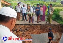 http://seputarmadura.com/wp-content/uploads/2018/12/Jembatan-Pengubung-Antar-Kecamatan-di-Sumenep-Ambruk.jpg