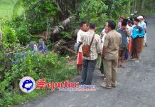http://seputarmadura.com/wp-content/uploads/2018/12/Mobil-Angkut-Aspal-10-Drum-Nyungsep-di-Desa-Bragung-Sumenep.jpg