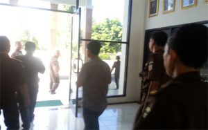 kasus-raskin-ikbal-kades-guluk-guluk-ditahan-kejari-sumenep