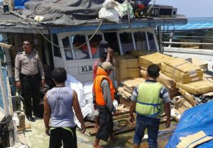tabrak-karang-klm-babur-rahman-gt-33-karam-di-pulau-raas-sumenep