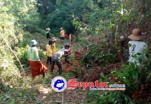 Bukit Longsor, Koramil Rubaru Sumenep Turun Tangan Bersihkan Material