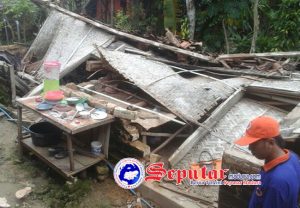 Dihempas Angin, Dapur Warga di Pamekasan Ambruk Rata Dengan Tanah