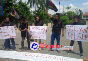 Tolak Kenaikan PNBP, Pemuda Pamekasan Galang Tandatangan