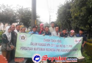 Jelang HPN 2017, PWI Sumenep Ziarah Makam Tokoh Pers