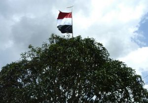 Sumenep Kebobolan Bendera Merah Putih Hitam Dibiarkan Berkibar di Pasongsongan