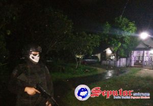 Tim Gegana Ledakkan Benda Diduga Bom Rakitan di Sumenep