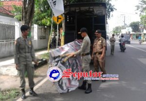 Jalan Protokol Pamekasan Dibersihkan Dari Reklame Produk Rokok