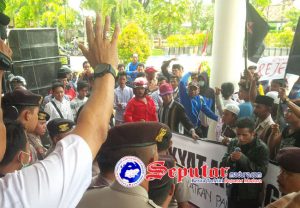 Puluhan Pemuda di Pamekasan Gelar Aksi Unras Tuduh Pemkab Boroskan Anggaran