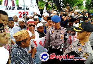 Tuntut Supremasi Hukum Massa Aksi Bela Aqidah 213 Orasi Didepan Mapolres Sumenep