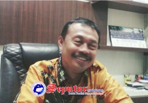 Pengaspalan Jalan di Kepulauan Sumenep Pakai Aspal Dingin atau Cold Mix