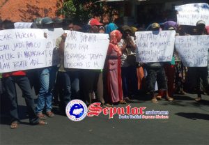 Tanah Negara Dikuasai Oknum Pengusaha Puluhan Nelayan Demo Polres Pamekasan