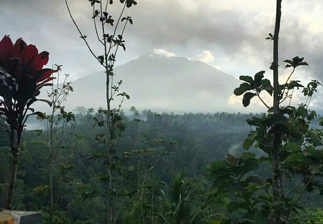 BMKG Kalianget Minta Warga Sumenep Tidak Panik Dengan Status Awas Gunung Agung Bali