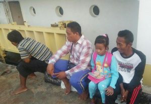 Baru Dibeli Perahu Ini Tenggelam Setelah Dihantam Ombak Saat Dibawa Pulang
