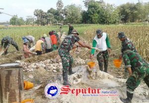 Bersama Masyarakat Satgas TMMD ke 100 di Desa Tarogan Selesaikan Target