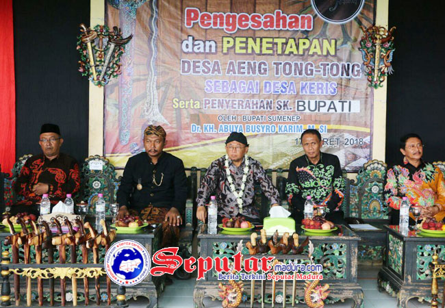 https://seputarmadura.com/wp-content/uploads/2018/03/Bupati-Sumenep-Menetapkan-Desa-Aeng-Tong-tong-Sebagai-Desa-Keris.jpg