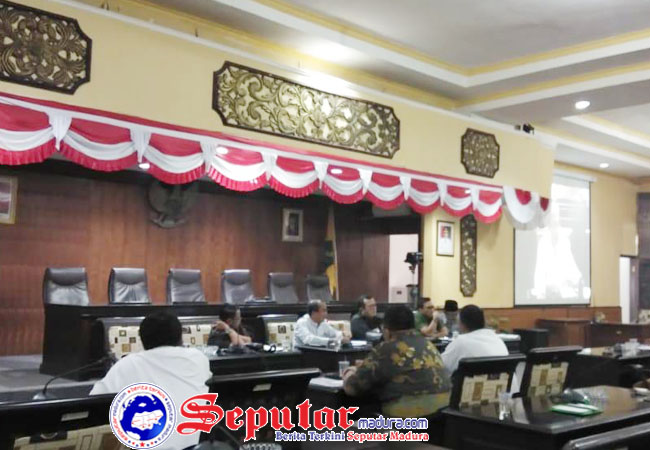 https://seputarmadura.com/wp-content/uploads/2018/12/Desakan-Sosialisasi-PT-EML-Berujung-Audiensi-di-Gedung-DPRD-Sumenep.jpg