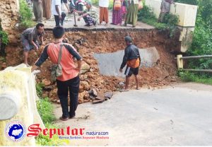 Jembatan Ambruk Manding Batuputih