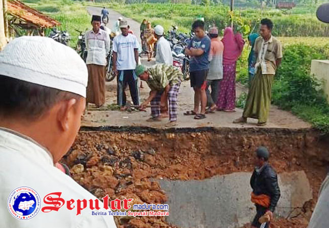 https://seputarmadura.com/wp-content/uploads/2018/12/Jembatan-Pengubung-Antar-Kecamatan-di-Sumenep-Ambruk.jpg