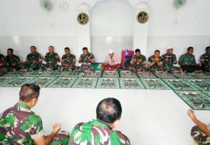 https://seputarmadura.com/wp-content/uploads/2018/12/Sambut-Tahun-Baru-2019-Anggota-Kodim-Sumenep-Laksanakan-Istighosah.jpg
