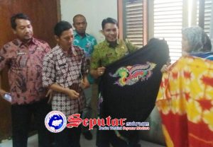 https://seputarmadura.com/wp-content/uploads/2018/12/Tim-Monev-DBHCHT-Sumenep-2018-Tuntas-Kunjungi-Penerima-Bantuan.jpg