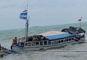 https://seputarmadura.com/wp-content/uploads/2019/01/Gelombang-Besar-Perahu-Antar-Pulau-di-Sumenep-Nyaris-Tenggelam.jpg