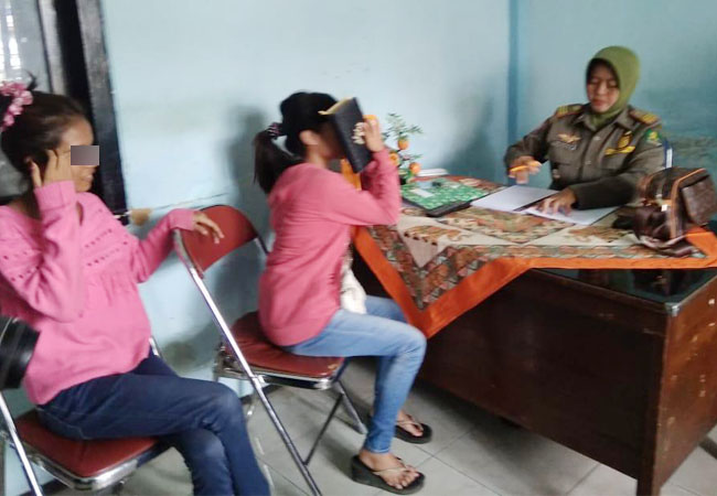 https://seputarmadura.com/wp-content/uploads/2019/01/Razia-Rumah-Kos-Satpol-PP-Sumenep-Amankan-Tiga-Pasangan-Mesum.jpg