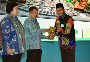https://seputarmadura.com/wp-content/uploads/2019/01/Sumenep-Kembali-Raih-Penghargaan-Adipura-Kesepuluh.jpg