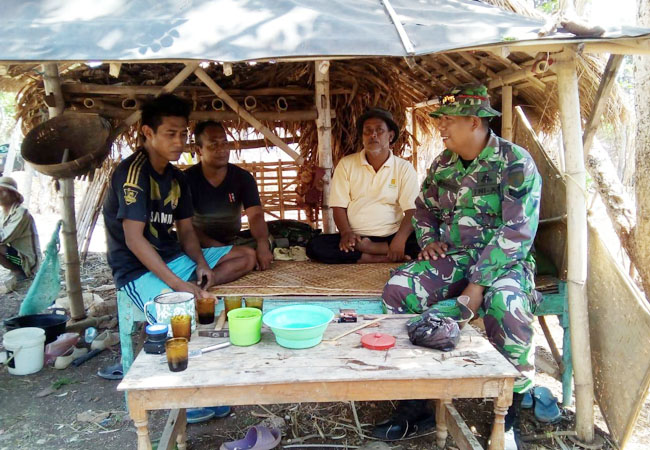 https://seputarmadura.com/wp-content/uploads/2019/02/Babinsa-Sapudi-Tingkatkan-Komsos-Ciptakan-Keamanan-dan-Perdamaian-Untuk-NKRI.jpg