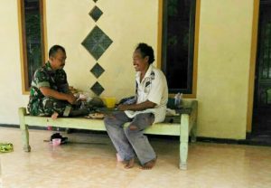 https://seputarmadura.com/wp-content/uploads/2019/02/Sarana-Keakraban-Babinsa-Sumenep-Adakan-Komsos-Bersama-Warga.jpg