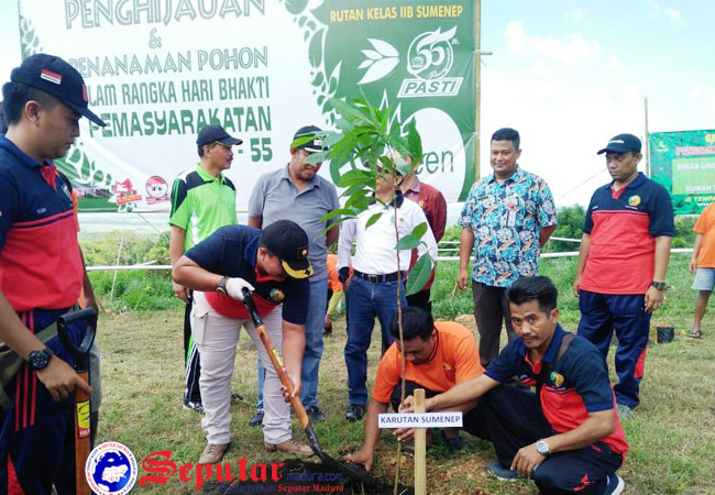 https://seputarmadura.com/wp-content/uploads/2019/03/350-Pohon-Dutanam-di-Kawasan-TPA-Sumenep.jpg