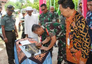 https://seputarmadura.com/wp-content/uploads/2019/03/Danrem-084-Bhaskara-Jaya-Resmikan-Pompa-Air-Summersibel-dan-Penandatanganan-Prasasti-di-Sumenep.jpg