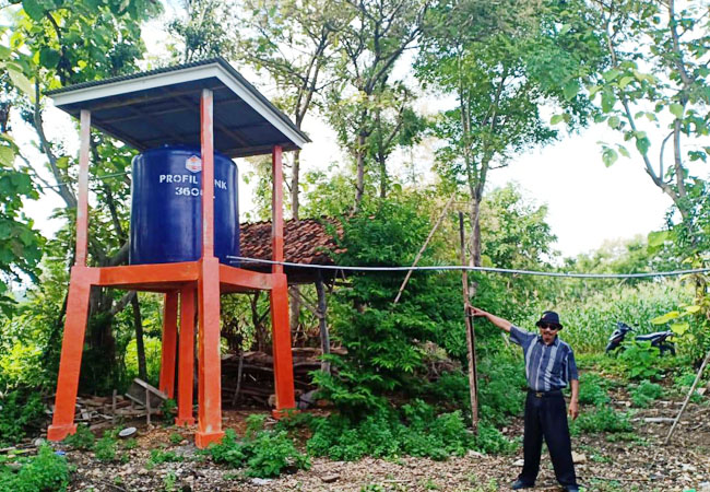 https://seputarmadura.com/wp-content/uploads/2019/03/KKS-EML-Persembahkan-Tandon-Air-Untuk-Warga-Pagarbatu-Saronggi.jpg