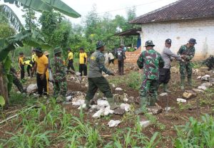 https://seputarmadura.com/wp-content/uploads/2019/03/TMMD-104-Kodim-0827-Sumenep-TNI-Polri-dan-Masyarakat-bersinergi-Bangun-Rumah-Warga-Sasaran.jpg