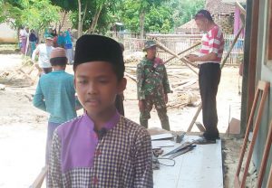 https://seputarmadura.com/wp-content/uploads/2019/03/Ungkapan-Terimakasih-Ali-Wafi-Siswa-Madrasah-Pada-Satgas-TMMD-104-Kodim-0827-Sumenep.jpg