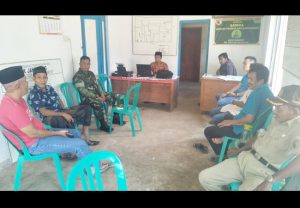 https://seputarmadura.com/wp-content/uploads/2019/04/Babinsa-Koramil-0827-18-Kangean-Melaksanakan-Komsos-di-Balai-Desa.jpg