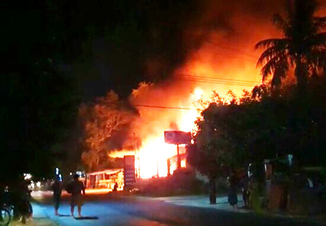 https://seputarmadura.com/wp-content/uploads/2019/05/Pom-Mini-Milik-Anggota-DPRD-Sumenep-Hangus-Terbakar.jpg