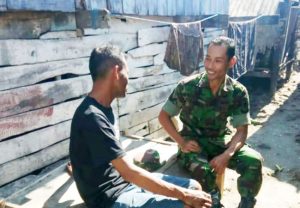 https://seputarmadura.com/wp-content/uploads/2019/07/Babinsa-Koramil-0827-19-Sapeken-Anjangsana-Dengan-Tokoh-Pemuda.jpg