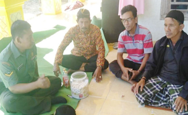 https://seputarmadura.com/wp-content/uploads/2019/07/Bina-Kedekatan-Dan-Keakraban-Babinsa-Koramil-0827-04-Bluto-Anjangsana-ke-Rumah-Warga-Binaan.jpg