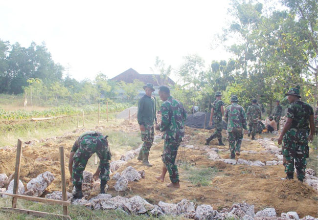https://seputarmadura.com/wp-content/uploads/2019/07/Cerita-Pagi-Hari-Satgas-TMMD-Dilokasi-Pekerjaan-Fisik.jpg