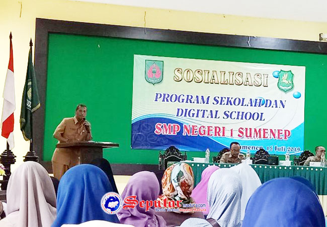 https://seputarmadura.com/wp-content/uploads/2019/07/Disdik-Beri-Pemahaman-Wali-Murid-Baru-SMP-N-1-Sumenep-Soal-Digital-School.jpg