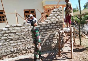 https://seputarmadura.com/wp-content/uploads/2019/07/Wujudkan-Kemanunggalan-TNI-Bersama-Rakyat-Babinsa-Koramil-0827-23-Giligenting-Ikut-Gotong-Royong.jpg