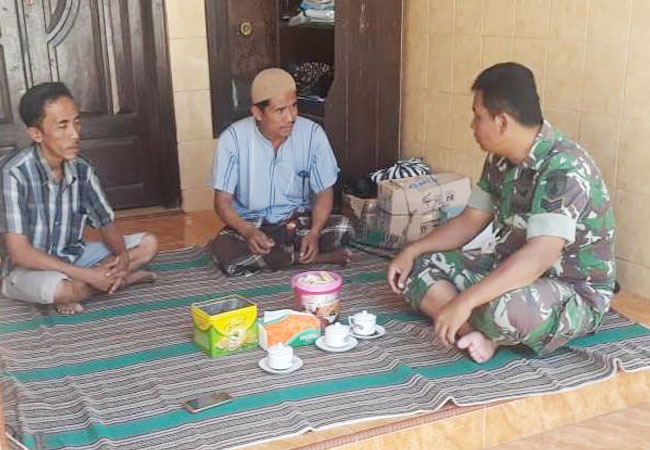 https://seputarmadura.com/wp-content/uploads/2019/08/Jalin-Kerja-Sama-Babinsa-Koramil-0827-14-Batang-Batang-Komsos-Dengan-Tokoh-Masyarakat.jpg