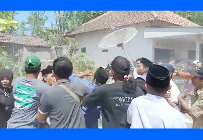 https://seputarmadura.com/wp-content/uploads/2019/08/Sejumlah-Warga-di-Sumenep-Bentrok-Tolak-Bacakades-Luar-Desa-.jpg