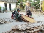 https://seputarmadura.com/wp-content/uploads/2019/09/Babinsa-Gapura-Sumenep-Selalu-Hadir-di-Tengah-tengah-Warga-Binaannya.jpg