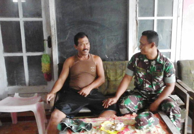https://seputarmadura.com/wp-content/uploads/2019/09/Babinsa-Koramil-Masalembu-Ciptakan-Situasi-Kondusif-Dengan-Aktif-Komsos.jpg