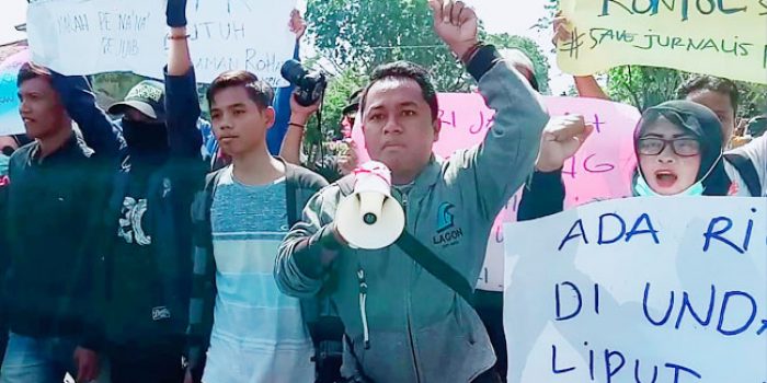 https://seputarmadura.com/wp-content/uploads/2019/09/Jurnalis-se-Pamekasan-Turun-Jalan-Kutuk-Aksi-Kekerasan.jpg