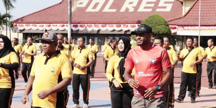 https://seputarmadura.com/wp-content/uploads/2019/09/Kapolres-Sumenep-Pimpin-Olahraga-Bersama-Meriahkan-HUT-Polwan-ke-71-dan-Papua-Damai-.jpg