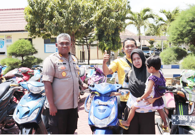 https://seputarmadura.com/wp-content/uploads/2019/09/Karyawan-Honorer-Sumenep-Terima-Pengembalian-BB-Ranmor-Curian-Dari-Polres.jpg