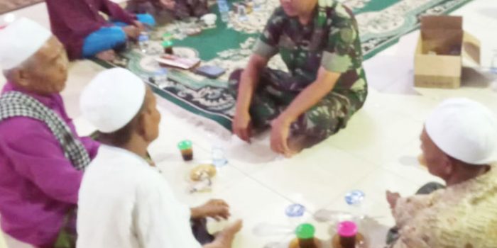 https://seputarmadura.com/wp-content/uploads/2019/09/Komsos-Babinsa-Koramil-Batang-Batang-Sumenep-Cermin-Kepedulian-Sosial.jpg