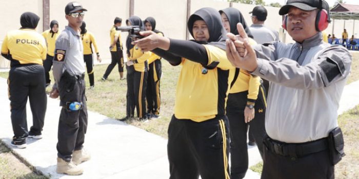 https://seputarmadura.com/wp-content/uploads/2019/09/Polwan-Polres-Sumenep-Asah-Kemampuan-Menembak-di-HUT-Polwan-ke-71.jpg